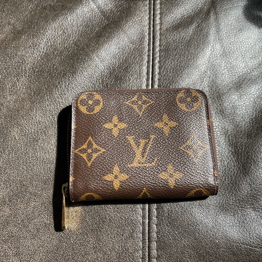 Zippy coin purse. (: